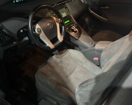 Серый Тойота Приус, объемом двигателя 1.8 л и пробегом 300 тыс. км за 10000 $, фото 4 на Automoto.ua