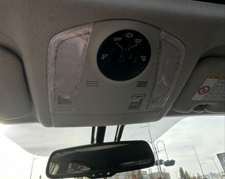 Серый Тойота Приус, объемом двигателя 1.8 л и пробегом 373 тыс. км за 11500 $, фото 3 на Automoto.ua