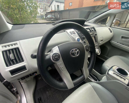Серый Тойота Приус, объемом двигателя 1.8 л и пробегом 273 тыс. км за 11000 $, фото 7 на Automoto.ua