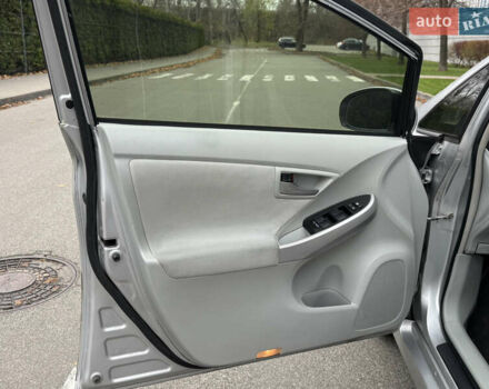 Сірий Тойота Пріус, об'ємом двигуна 1.8 л та пробігом 230 тис. км за 9500 $, фото 12 на Automoto.ua