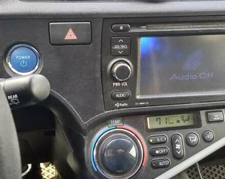 Серый Тойота Приус, объемом двигателя 1.5 л и пробегом 251 тыс. км за 8600 $, фото 5 на Automoto.ua