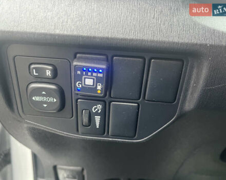 Серый Тойота Приус, объемом двигателя 1.8 л и пробегом 206 тыс. км за 10000 $, фото 10 на Automoto.ua