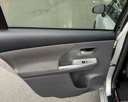 Серый Тойота Приус, объемом двигателя 1.8 л и пробегом 283 тыс. км за 11500 $, фото 11 на Automoto.ua