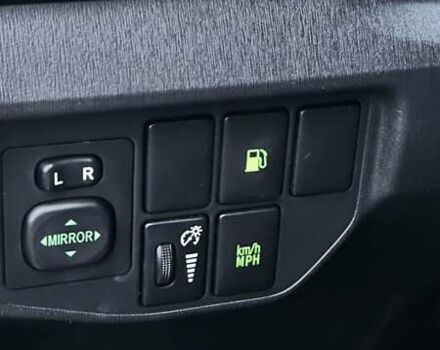 Серый Тойота Приус, объемом двигателя 1.8 л и пробегом 346 тыс. км за 11900 $, фото 2 на Automoto.ua