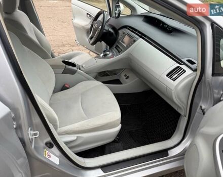 Серый Тойота Приус, объемом двигателя 1.8 л и пробегом 327 тыс. км за 11700 $, фото 8 на Automoto.ua