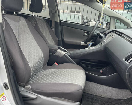 Серый Тойота Приус, объемом двигателя 1.8 л и пробегом 116 тыс. км за 12500 $, фото 9 на Automoto.ua