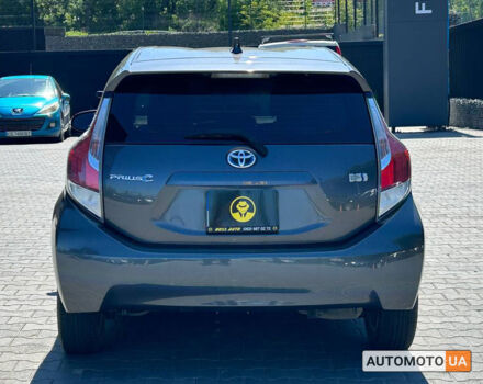 Серый Тойота Приус, объемом двигателя 1.5 л и пробегом 232 тыс. км за 9600 $, фото 4 на Automoto.ua