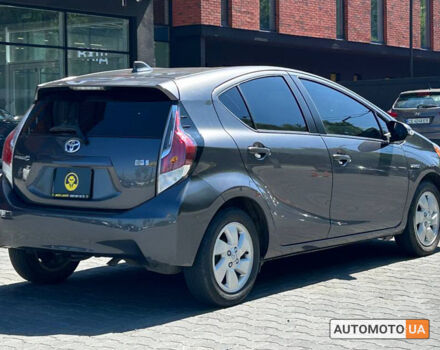 Серый Тойота Приус, объемом двигателя 1.5 л и пробегом 232 тыс. км за 9600 $, фото 5 на Automoto.ua