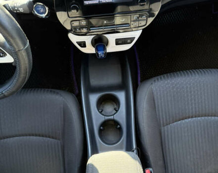 Серый Тойота Приус, объемом двигателя 1.8 л и пробегом 287 тыс. км за 15000 $, фото 20 на Automoto.ua