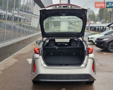 Серый Тойота Приус, объемом двигателя 1.8 л и пробегом 103 тыс. км за 17800 $, фото 24 на Automoto.ua