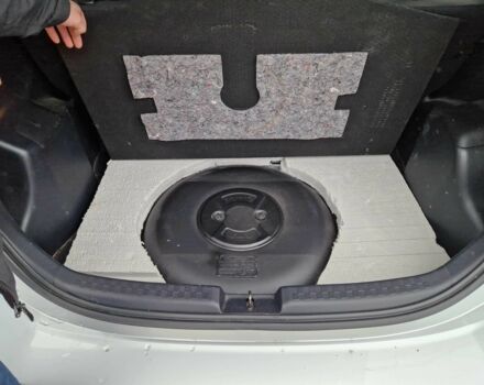 Серый Тойота Приус, объемом двигателя 1.5 л и пробегом 88 тыс. км за 12500 $, фото 10 на Automoto.ua