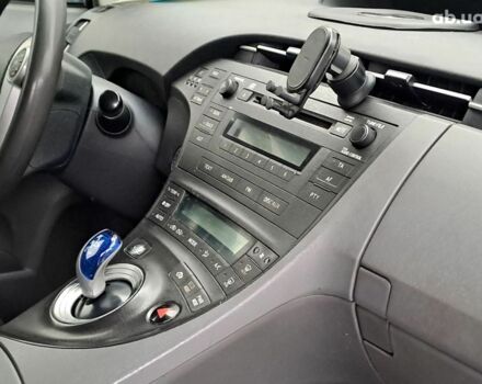 Серый Тойота Приус, объемом двигателя 1.8 л и пробегом 420 тыс. км за 9190 $, фото 6 на Automoto.ua