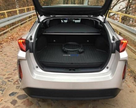 Серый Тойота Приус, объемом двигателя 0 л и пробегом 87 тыс. км за 12600 $, фото 5 на Automoto.ua