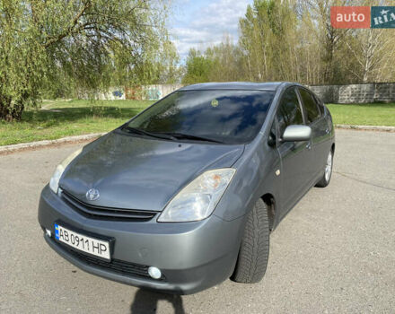 Серый Тойота Приус, объемом двигателя 1.5 л и пробегом 300 тыс. км за 4000 $, фото 1 на Automoto.ua