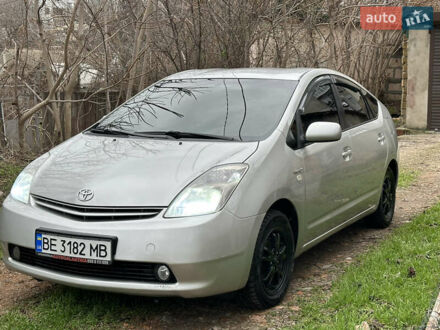 Серый Тойота Приус, объемом двигателя 1.5 л и пробегом 320 тыс. км за 6500 $, фото 1 на Automoto.ua