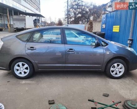 Серый Тойота Приус, объемом двигателя 1.5 л и пробегом 221 тыс. км за 8200 $, фото 1 на Automoto.ua