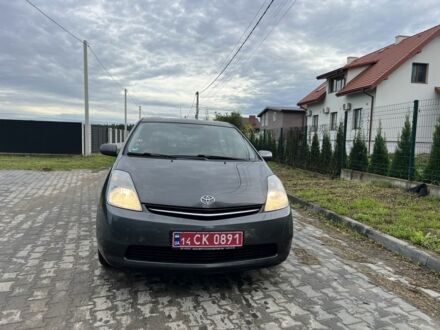 Серый Тойота Приус, объемом двигателя 1.5 л и пробегом 262 тыс. км за 7350 $, фото 1 на Automoto.ua