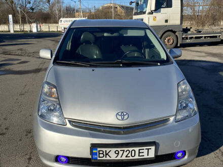 Серый Тойота Приус, объемом двигателя 1.5 л и пробегом 365 тыс. км за 6200 $, фото 1 на Automoto.ua