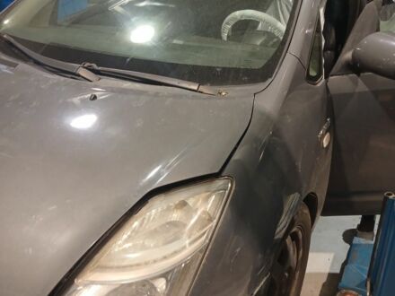 Серый Тойота Приус, объемом двигателя 4 л и пробегом 300 тыс. км за 4200 $, фото 1 на Automoto.ua