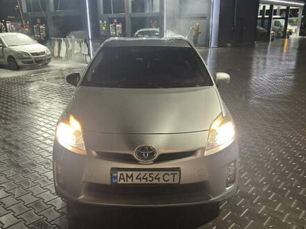 Серый Тойота Приус, объемом двигателя 1.8 л и пробегом 300 тыс. км за 9000 $, фото 1 на Automoto.ua