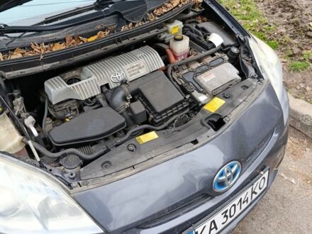 Серый Тойота Приус, объемом двигателя 1.8 л и пробегом 220 тыс. км за 4200 $, фото 1 на Automoto.ua