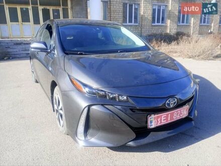 Тойота Приус 2018 в Киеве на Automoto.ua Серый Тойота Приус, объемом двигателя 1.8 л и пробегом 105 тыс. км за 17888 $, фото 1 на Automoto.ua