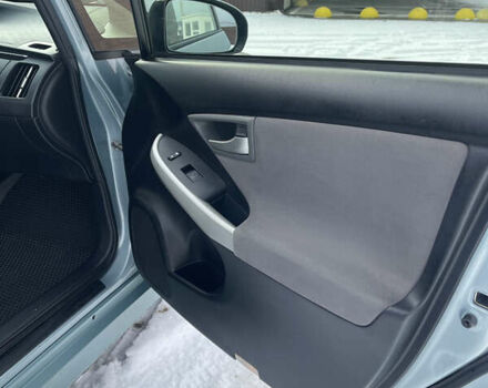 Синий Тойота Приус, объемом двигателя 1.8 л и пробегом 374 тыс. км за 9300 $, фото 7 на Automoto.ua