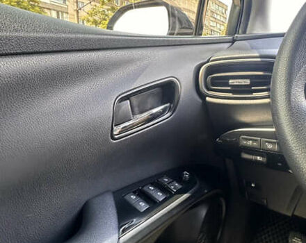 Зелений Тойота Пріус, об'ємом двигуна 1.8 л та пробігом 110 тис. км за 16000 $, фото 17 на Automoto.ua