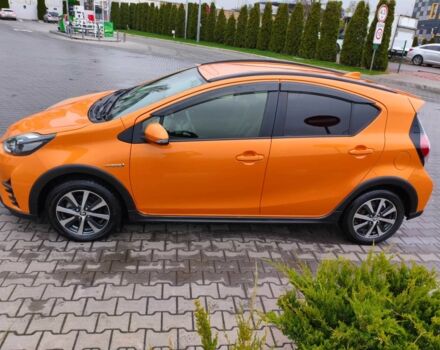 Оранжевый Тойота Приус, объемом двигателя 1.5 л и пробегом 97 тыс. км за 13400 $, фото 4 на Automoto.ua