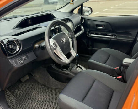 Оранжевый Тойота Приус, объемом двигателя 1.5 л и пробегом 238 тыс. км за 10000 $, фото 1 на Automoto.ua