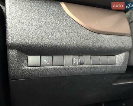 Красный Тойота Proace Verso, объемом двигателя 2 л и пробегом 77 тыс. км за 35800 $, фото 29 на Automoto.ua