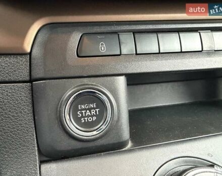 Красный Тойота Proace Verso, объемом двигателя 2 л и пробегом 77 тыс. км за 35800 $, фото 31 на Automoto.ua