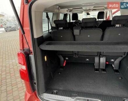 Красный Тойота Proace Verso, объемом двигателя 2 л и пробегом 77 тыс. км за 35800 $, фото 21 на Automoto.ua