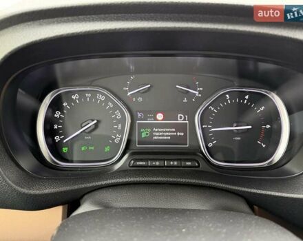 Красный Тойота Proace Verso, объемом двигателя 2 л и пробегом 77 тыс. км за 35800 $, фото 17 на Automoto.ua