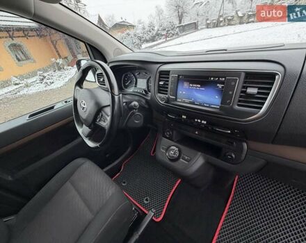 Красный Тойота Proace Verso, объемом двигателя 2 л и пробегом 77 тыс. км за 35800 $, фото 15 на Automoto.ua