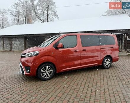 Красный Тойота Proace Verso, объемом двигателя 2 л и пробегом 77 тыс. км за 35800 $, фото 2 на Automoto.ua