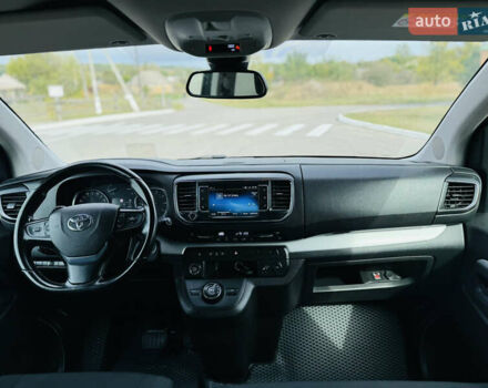 Серый Тойота Proace Verso, объемом двигателя 2 л и пробегом 47 тыс. км за 39500 $, фото 8 на Automoto.ua
