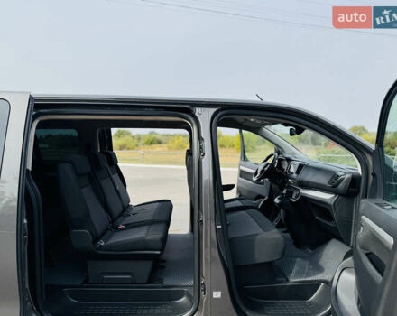 Серый Тойота Proace Verso, объемом двигателя 2 л и пробегом 47 тыс. км за 39500 $, фото 14 на Automoto.ua