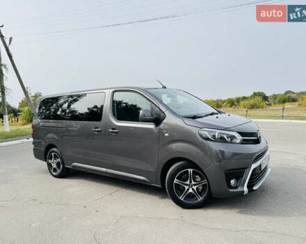 Серый Тойота Proace Verso, объемом двигателя 2 л и пробегом 47 тыс. км за 39500 $, фото 4 на Automoto.ua