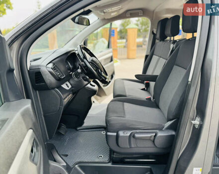 Серый Тойота Proace Verso, объемом двигателя 2 л и пробегом 47 тыс. км за 39500 $, фото 16 на Automoto.ua