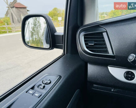 Серый Тойота Proace Verso, объемом двигателя 2 л и пробегом 47 тыс. км за 39500 $, фото 12 на Automoto.ua