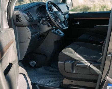 Серый Тойота Proace Verso, объемом двигателя 2 л и пробегом 229 тыс. км за 35000 $, фото 31 на Automoto.ua