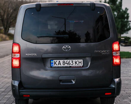 Серый Тойота Proace Verso, объемом двигателя 2 л и пробегом 313 тыс. км за 35000 $, фото 5 на Automoto.ua