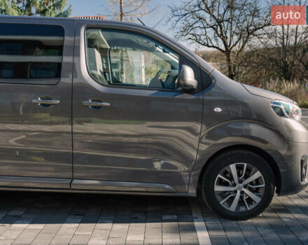Серый Тойота Proace Verso, объемом двигателя 2 л и пробегом 229 тыс. км за 35000 $, фото 9 на Automoto.ua