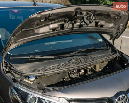 Серый Тойота Proace Verso, объемом двигателя 2 л и пробегом 229 тыс. км за 35000 $, фото 27 на Automoto.ua