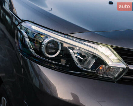 Серый Тойота Proace Verso, объемом двигателя 2 л и пробегом 313 тыс. км за 35000 $, фото 17 на Automoto.ua