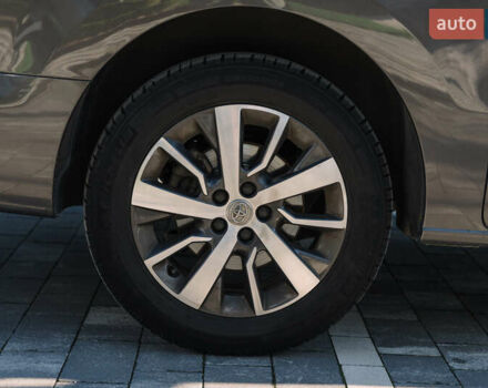 Серый Тойота Proace Verso, объемом двигателя 2 л и пробегом 229 тыс. км за 32000 $, фото 11 на Automoto.ua