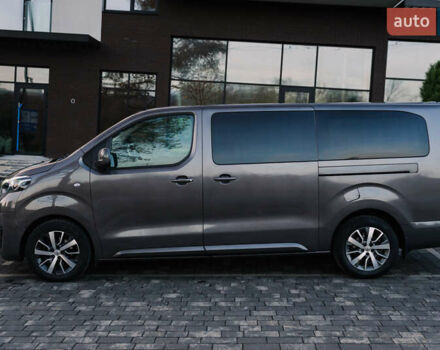Серый Тойота Proace Verso, объемом двигателя 2 л и пробегом 313 тыс. км за 35000 $, фото 3 на Automoto.ua