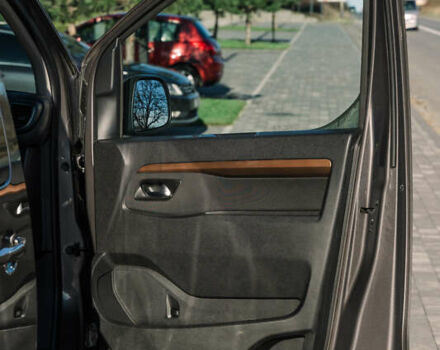 Серый Тойота Proace Verso, объемом двигателя 2 л и пробегом 229 тыс. км за 35000 $, фото 48 на Automoto.ua