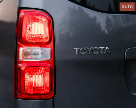 Серый Тойота Proace Verso, объемом двигателя 2 л и пробегом 313 тыс. км за 35000 $, фото 26 на Automoto.ua